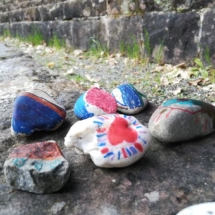 Bemalte Steine bei den Ökumenischen Kinderbibeltagen