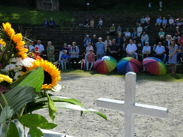 Blick vom Altar zu den Menschen